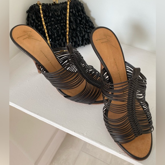 💫GIUSEPPE ZANOTTI BLACK LEATHER PISSI SANDAL - Picture 7 of 10